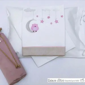 βρεφικα σεντονάκια κούνιας  «Raison d'etre» με σχέδιο κουκουβάγια που ονειρεύεται και άστρα που κρέμονται από σύννεφα, ροζ