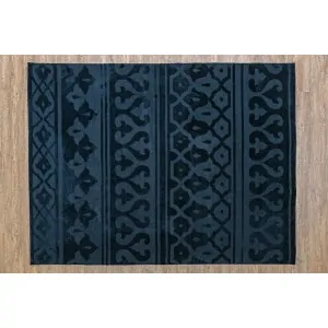 HANDMADE ACRYLIC RUG GEOMETRIC PATTERN Black with geometrical patterns gray