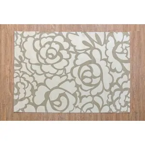 HANDMADE ACRYLIC RUG FLORAL PATTERN ivory white with beige lines throughout that carpet forming flowers