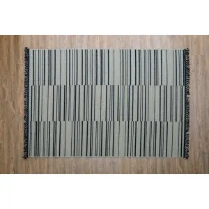 Color: wicker in shades of beige with black asymmetric lines