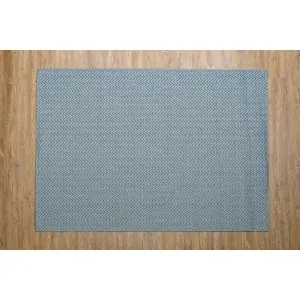 Color: wicker in shades of ice white with gray wavy stripes