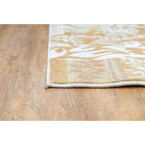 Χρώμα χαλιού μηχανής: καμηλό, λευκό με γεωμετρικά μοτίβα εναλλάξ με φλοράλ σχέδια από το Λευκό