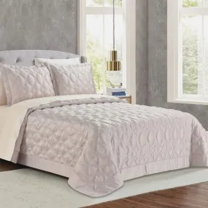 κρεβάτι ντυμένο με κουβερλί PUDRA και μαξιλάρια καπιτονέ 100% silk/satin  LIOLIOS HOME ΣΤΟ ΛΕΥΚΟ