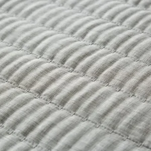 λεπτομέρεια καπιτονέ ραφής κουβερλί da capo από το Λευκό στην Κόρινθο