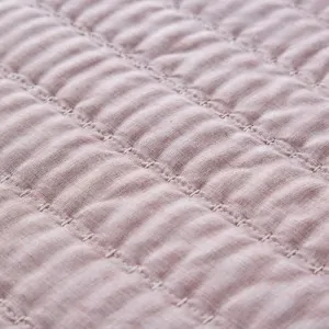 λεπτομέρεια καπιτονέ ραφής κουβερλί da capo από το Λευκό στην Κόρινθο