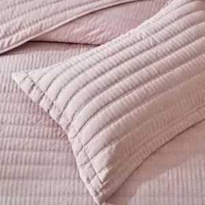 μαξιλάρι ανοιχτό ροζ da capo πάνω στο ασορτί κουβερλί