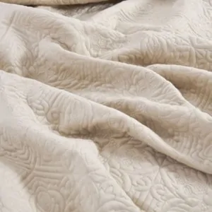 Color: Amethyst, Composition: 100% Velvet bed spread by liolios home