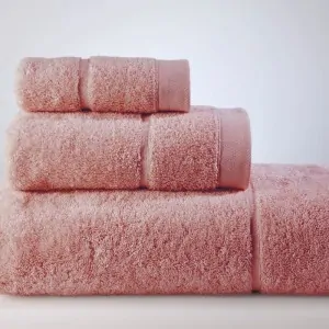 Ποιοτικές μονόχρωμες πετσέτες Joanne Dark  της Down Town, με διακριτικό ανάγλυφο τελείωμα, μονόχρωμες και για ξενοδοχεία