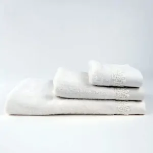 διπλωμένο σετ λευκής πετσετας μπάνιου, προσώπου, χεριών στο κατάστημα Λευκό, Κορινθίας