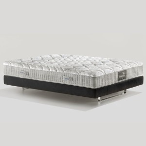 το στρώμα Magnistretch 10 της ιταλικής Magniflex από την διαγώνιο μεριά στο κατάστημα Κορινθίας Λευκό