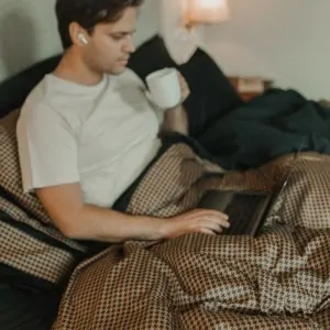 DOWN TOWN COTTON SATIN SHEET Gold, black