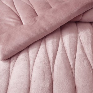 Nude pink quilt with a unique feeling of softness to enjoy a warm and comfortable sleep