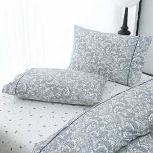 bed sheets in linen store lefko korinthos