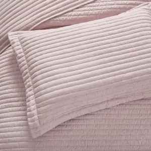 bedspread and dusty pink pillowcases