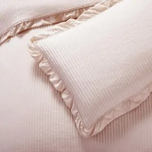 μαξιλαροθήκες και κουβερλί ροζ με βολάν στο τελείωμα armony του Λιόλιου στην Κορινθία