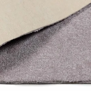 το τεχνολογικά προηγμένο γκρι υπόστρωμα comfort backing της μοκέτας colore colori στο λευκο κορινθια