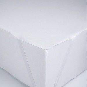 πως εφαρμόζω το αδιάβροχο κάλυμμα στρώματος με λαστιχα σε κρεβάτι στο λευκο