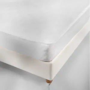 WATERPROOF BAMBOO MATTRESS PROTECTION ON BED