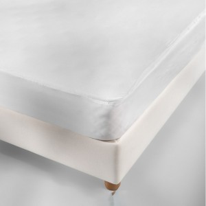 WATERPROOF BAMBOO MATTRESS PROTECTION ON BED