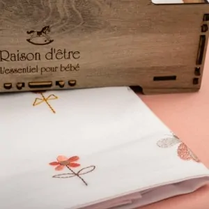 σεντονάκια βαμβακερά για  μωρό με κεντητά ροζ λουλούδια rainbow luv raison