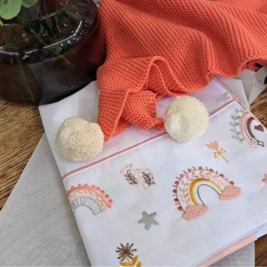 βρεφικα σεντονάκια κούνιας «Raison d'etre» με σχέδιο ουράνιο τόξο και λουλουδάκια ροζ