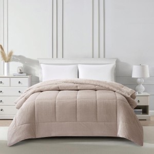 The SAHARA beige quilt by Liolios Home has an extra soft texture with an excellent fabric quality