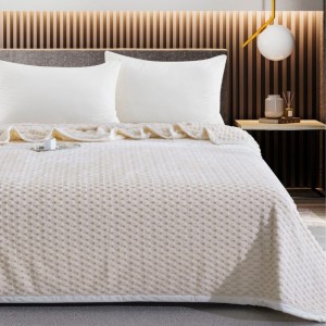 SOFT BLANKET JF13 CREAM VELVET ON A BED IN LEFKO SHOP KORINTHOS