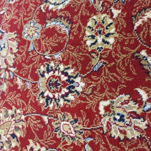 λεπτομερεια του κεντρικού μοτίβου του κόκκινου κλασικού χαλιού οριαν 170