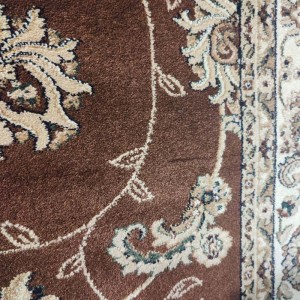 λεπτομερεια του κεντρικού μοτίβου του ΚΑΦΕ ΜΠΕΖ κλασικού χαλιού ΜΙΛΑΝΟ 8323 ΑΤΛΑΝΤΙΣ