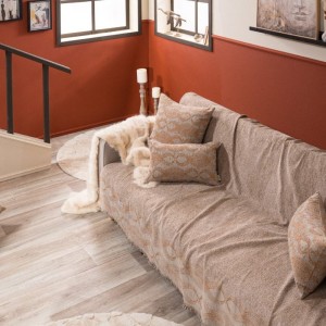 σαλόνι μοντέρνο με καναπε ΓΚΡΙ και ριχτάρι ΣΟΜΟΝ GARLAND 05από το λευκό κόρινθος