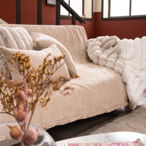 ανοιχτό μπεζ ριχτάρι καναπέ σενίλ με βαμβάκι στο λευκό κορίνθου