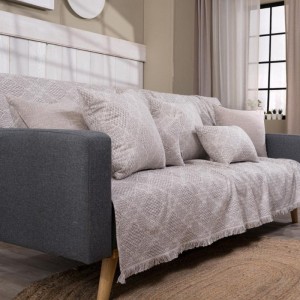 μοντέρνο σαλόνι με ΜΠΕΖ ΓΚΡΙ ριχτάρι TREVISO 03 στον καναπέ