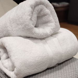 COTTON BLANKET 700GSM WHITE FOR HOTELS