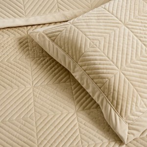 palmira luxury velvet 100% κρεμ κουβερλί Λιόλιος στο λευκο , κατάστημα κόρινθος