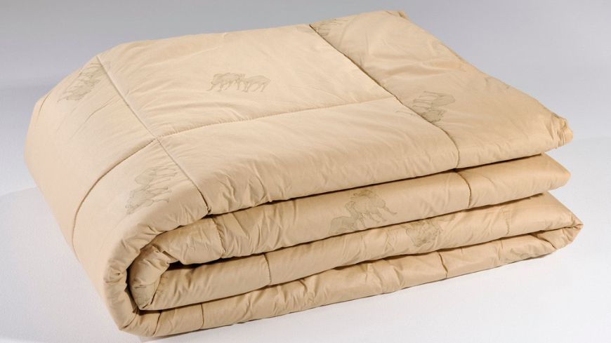 Καμηλό διπλωμένο πάπλωμα από μαλλί καμήλας με σχέδιο μικρές καμήλες