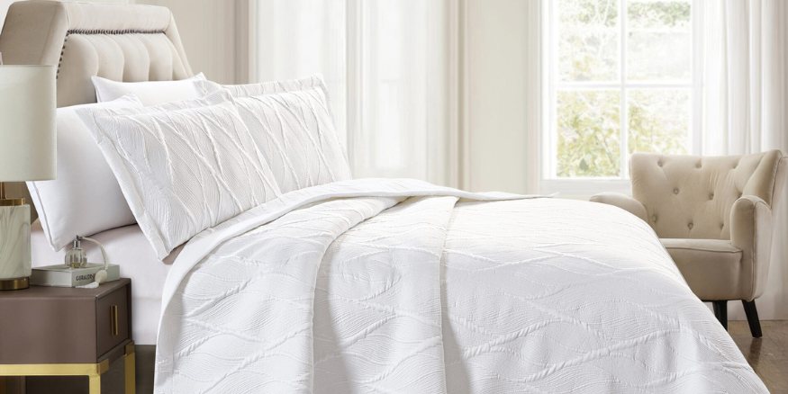 Διακόσμηση ξενοδοχείου με λευκές κουβέρτες βαμβακερές και τρόπου πληρωμής